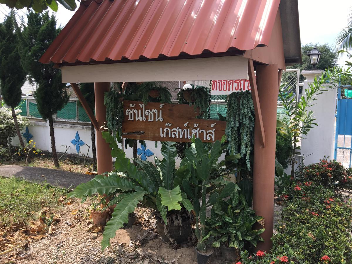 Sunshine Guesthouse Mae Sot Buitenkant foto